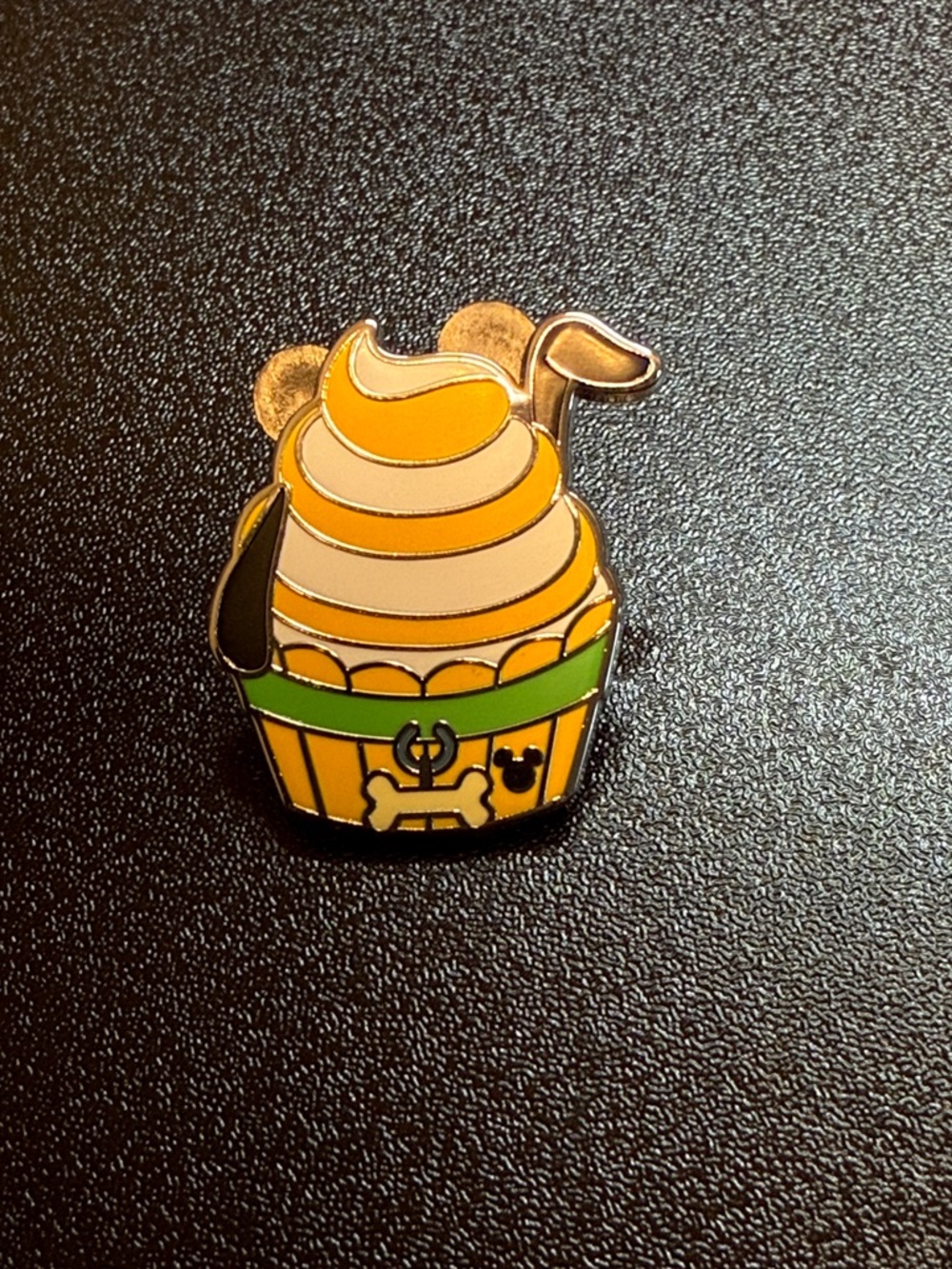 Disneyland Hidden Mickey 2026 - Pluto cupcake
